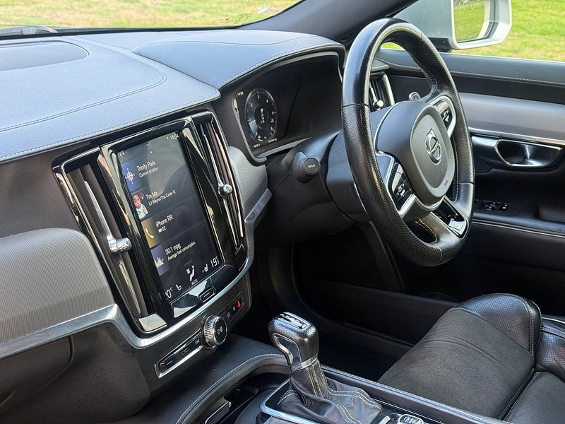 2018 Volvo S90 in Black, photo 16 of 40