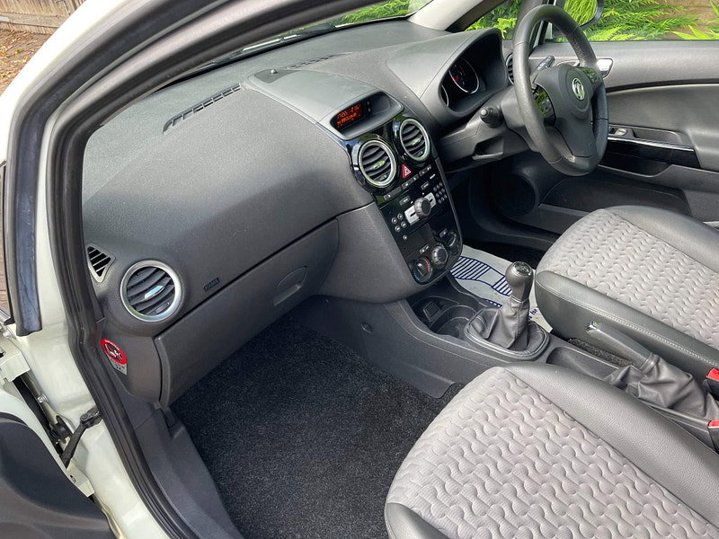 Vauxhall Corsa 1.2i ecoFLEX 16V SE Euro 5 (s/s) 5dr