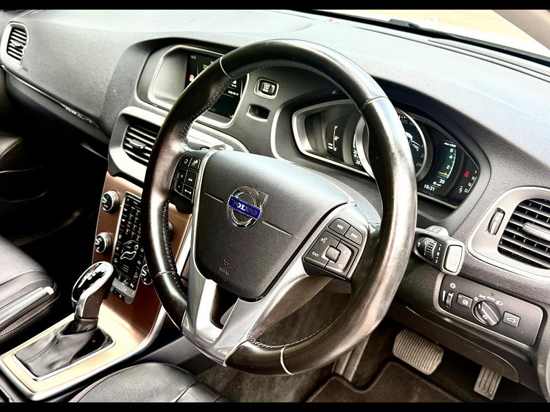 Volvo V40 Cross Country 2.0 T5 Lux Nav Auto AWD Euro 6 (s/s) 5dr