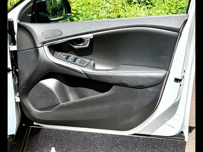 Volvo V40 Cross Country 2.0 T5 Lux Nav Auto AWD Euro 6 (s/s) 5dr
