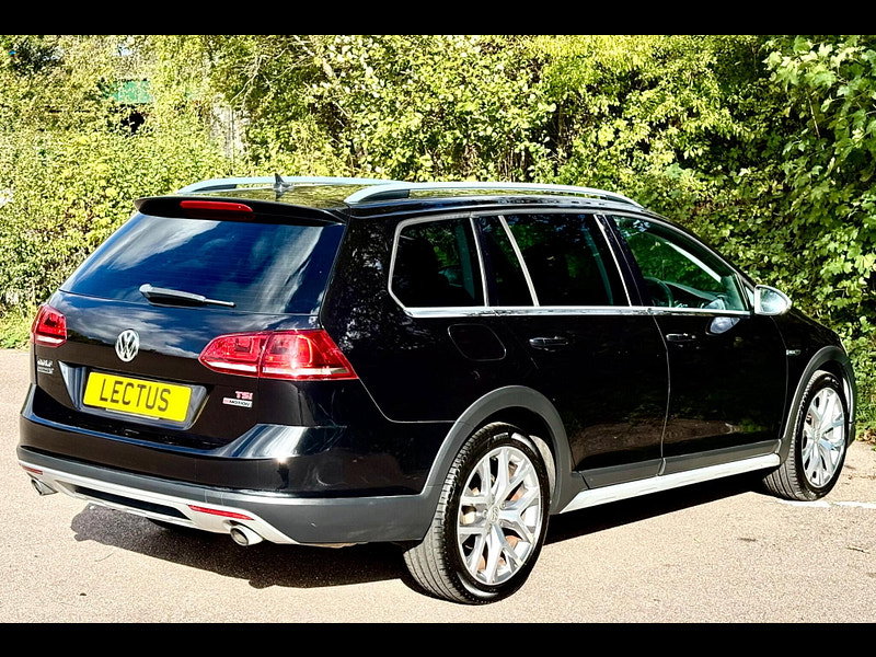 Volkswagen Golf 1.8 Petrol Blue-M Alltrack DSG 4MOTION