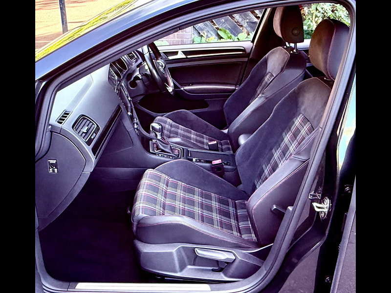 Volkswagen Golf 2.0 TSI GTI Performance DSG 5dr