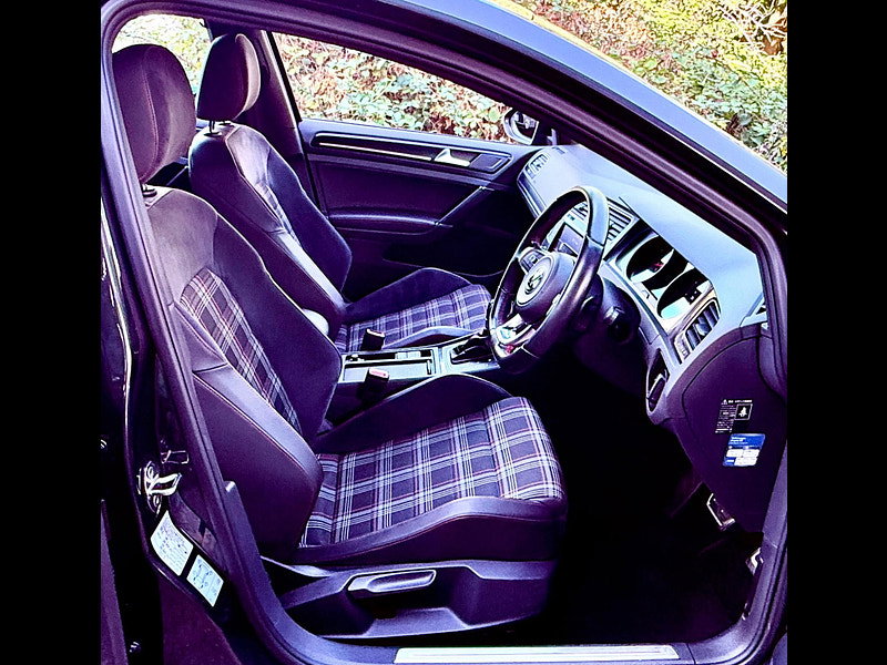 Volkswagen Golf 2.0 TSI GTI Performance DSG 5dr