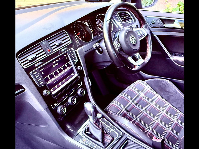 Volkswagen Golf 2.0 TSI GTI Performance DSG 5dr