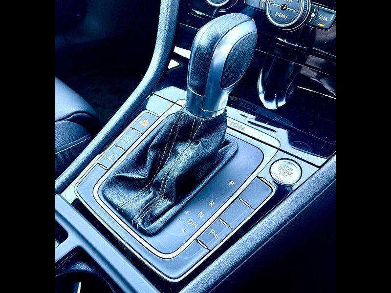 Volkswagen Golf R 2.0 TSI BlueMotion Tech DSG 4MOTION
