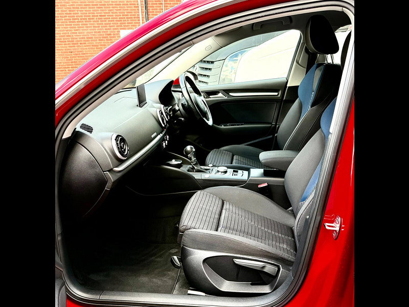 Audi A3 1.4 TFSI e-tron Sportback e-S Tronic Euro 6 5dr 8.8kWh