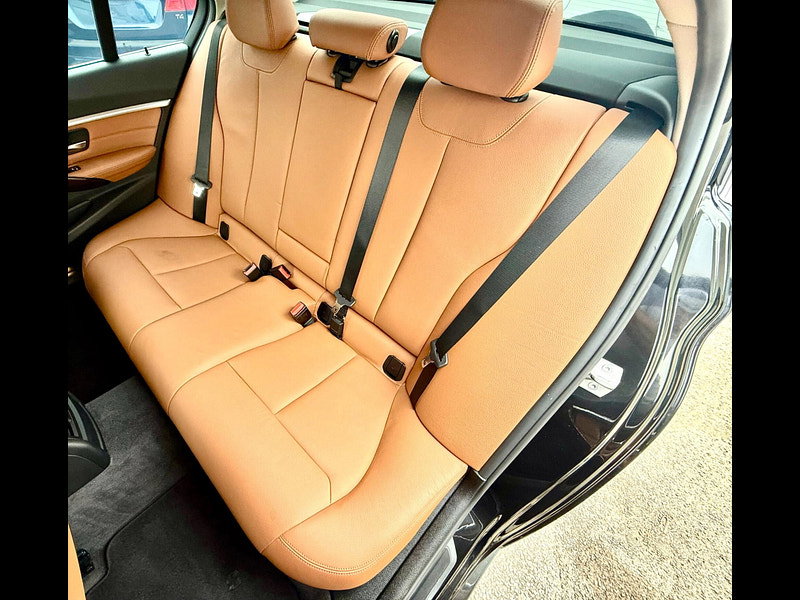 BMW 3 Series 2.0 320i Luxury Auto (s/s) 4dr