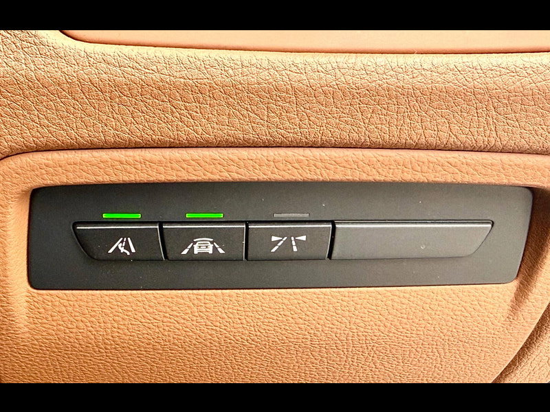 BMW 3 Series 2.0 320i Luxury Auto (s/s) 4dr
