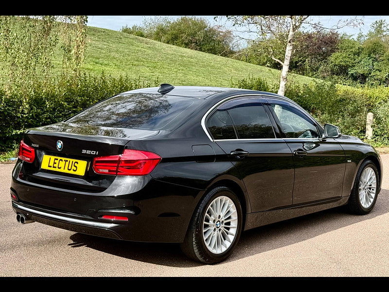BMW 3 Series 2.0 320i Luxury Auto (s/s) 4dr