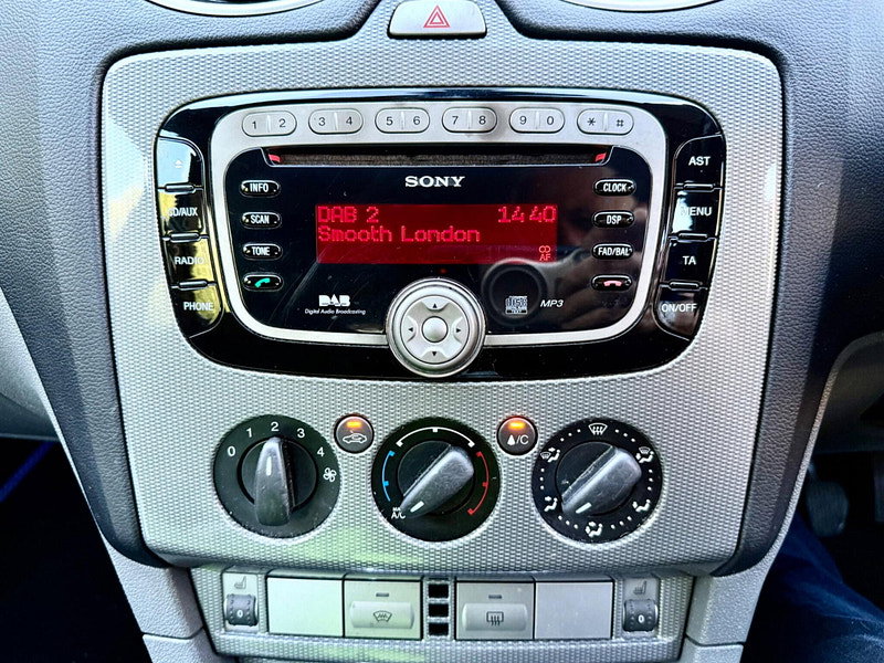 Ford Focus 1.6 TDCi DPF Titanium 5dr