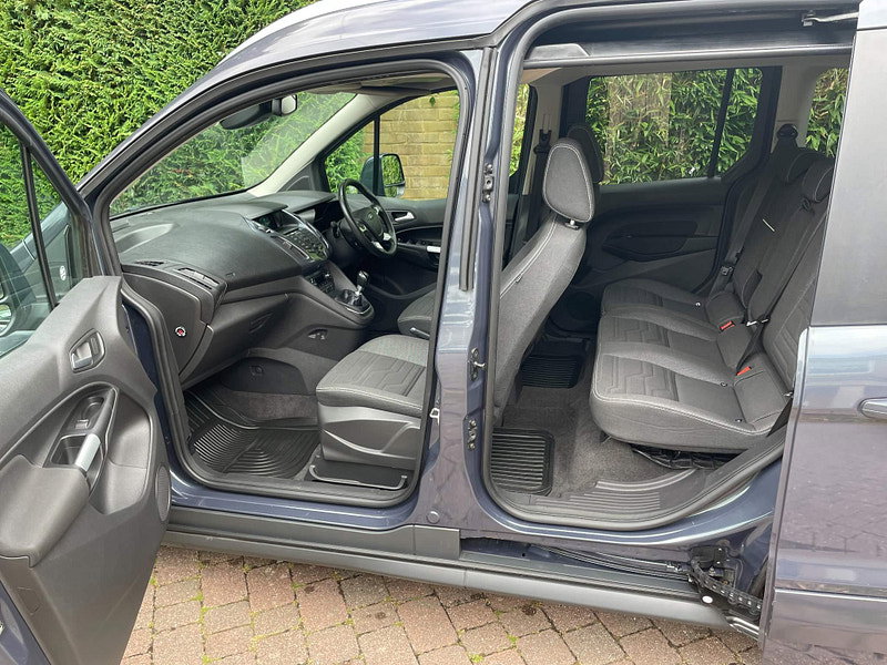 Ford Tourneo Connect 1.6 TDCi Titanium Euro 5 5dr
