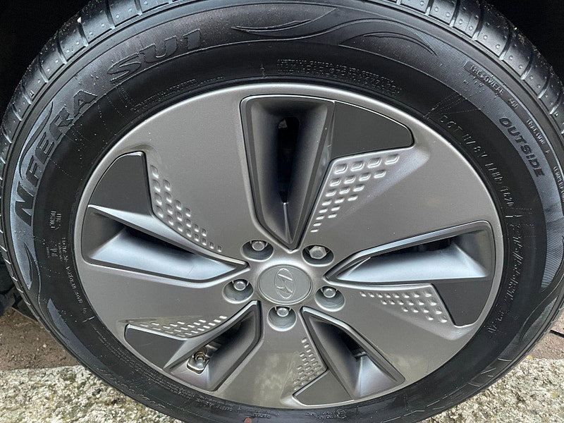 Hyundai Kona 64kWh Premium SE Auto 5dr (7kW Charger)