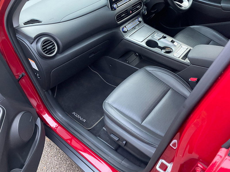 Hyundai Kona 64kWh Premium SE Auto 5dr (7kW Charger)