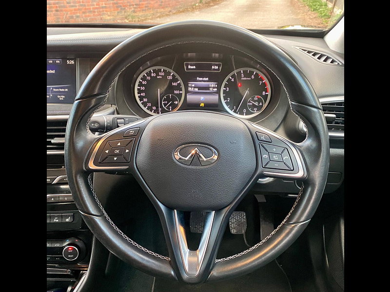 Infiniti Q30 1.6T City Black Euro 6 (s/s) 5dr