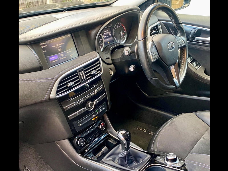 Infiniti Q30 1.6T City Black Euro 6 (s/s) 5dr