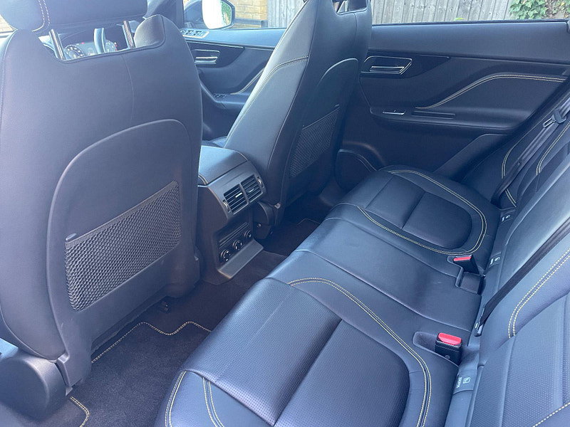 Jaguar F-PACE 2.0 P300 300 Sport Auto AWD Euro 6 (s/s) 5dr