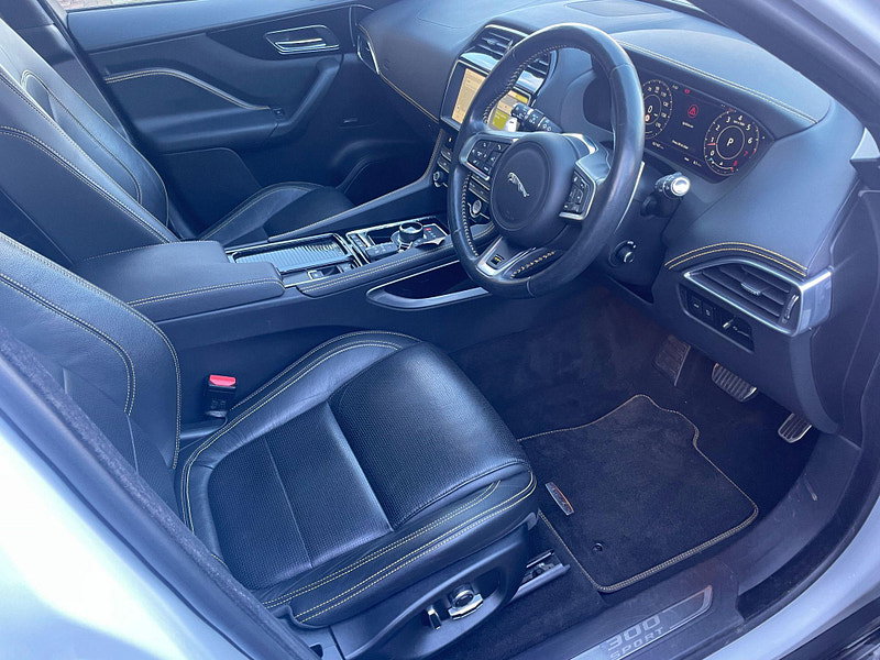 Jaguar F-PACE 2.0 P300 300 Sport Auto AWD Euro 6 (s/s) 5dr