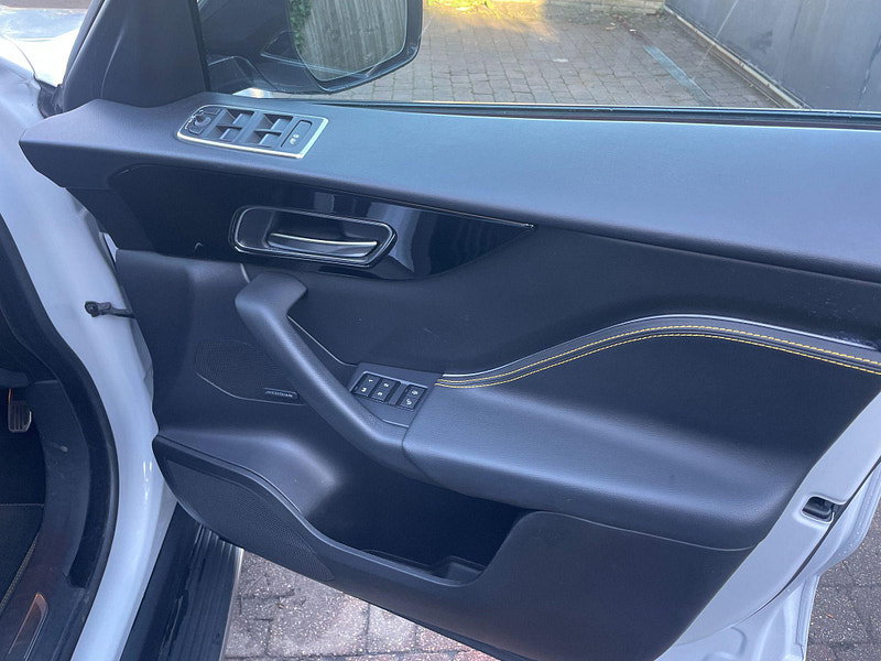 Jaguar F-PACE 2.0 P300 300 Sport Auto AWD Euro 6 (s/s) 5dr