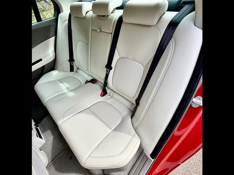 Jaguar XE 2.0 GTDi Portfolio Auto Euro 6 (s/s) 4dr