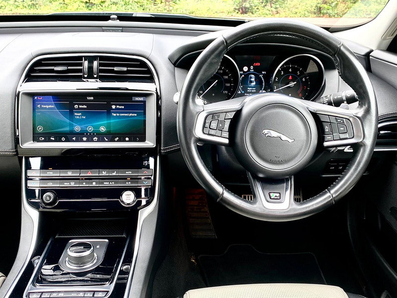 Jaguar XE 2.0i GPF R-Sport Saloon 4dr Petrol Auto Euro 6 (s/s) (200 ps)