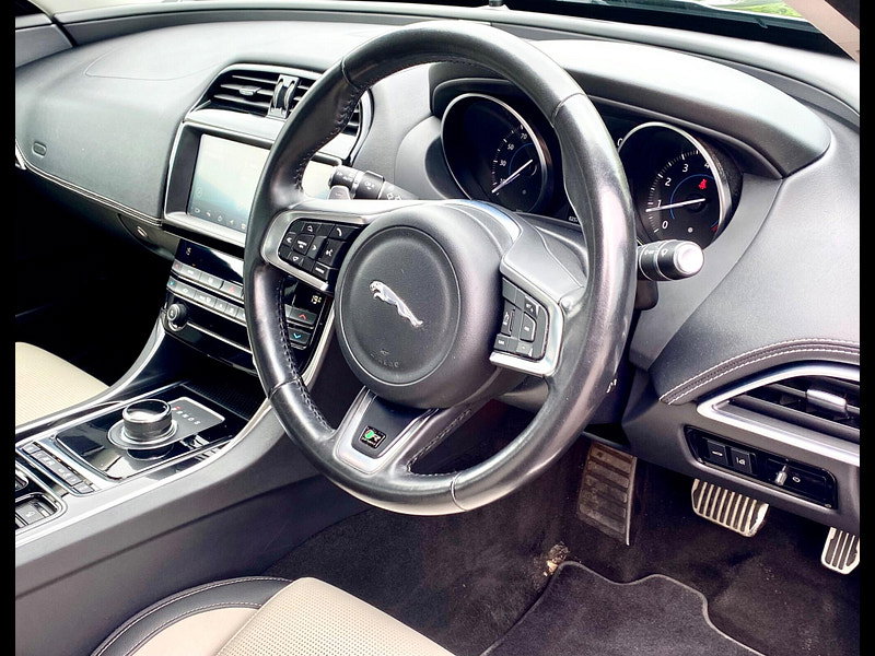 Jaguar XE 2.0i GPF R-Sport Saloon 4dr Petrol Auto Euro 6 (s/s) (200 ps)