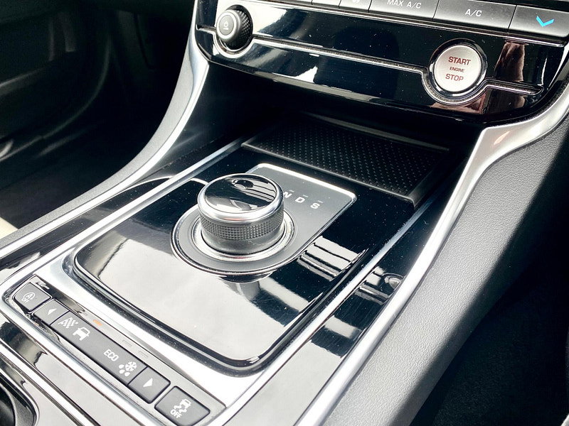Jaguar XE 2.0i GPF R-Sport Saloon 4dr Petrol Auto Euro 6 (s/s) (200 ps)