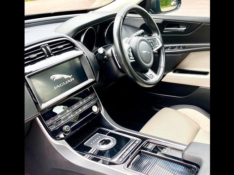 Jaguar XE 2.0i GPF R-Sport Saloon 4dr Petrol Auto Euro 6 (s/s) (200 ps)