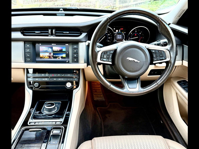 Jaguar XF 2.0d Prestige Sportbrake Auto AWD Euro 6 (s/s) 5dr