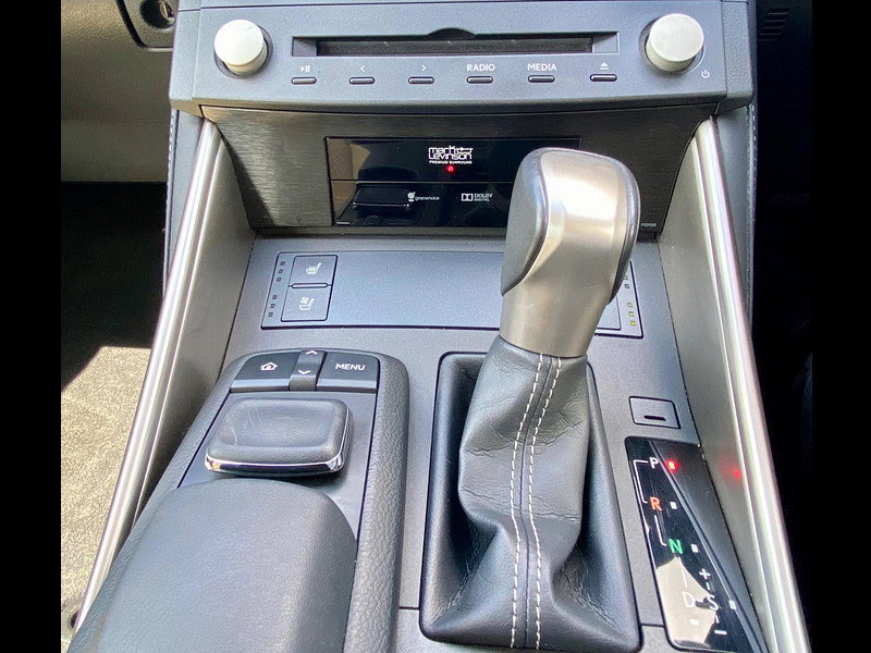 Lexus IS 2.5 300h Premier E-CVT Euro 6 (s/s) 4dr