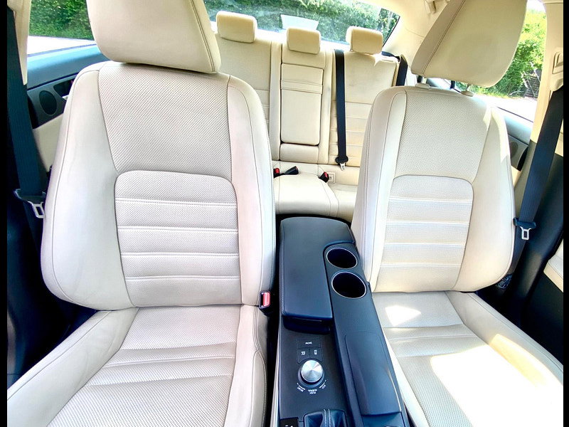 Lexus IS 2.5 300h Premier E-CVT Euro 6 (s/s) 4dr