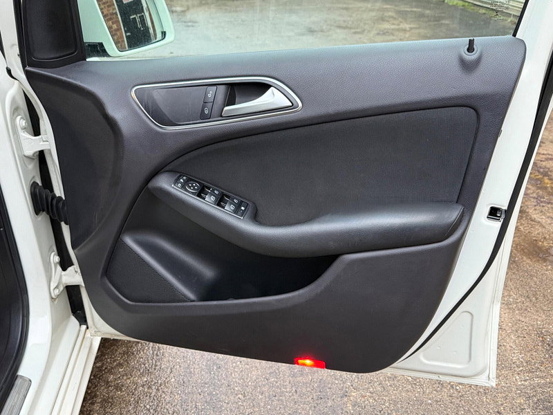 Mercedes-Benz B Class 1.6 B180 BlueEff SE MPV 5dr Petrol DCT