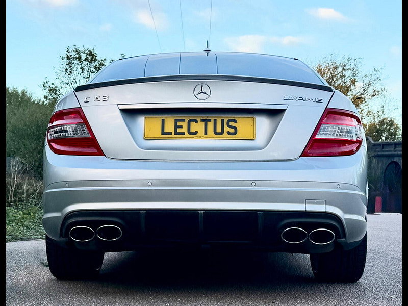 Mercedes-Benz C Class 6.3 C63 V8 AMG Performance 4dr