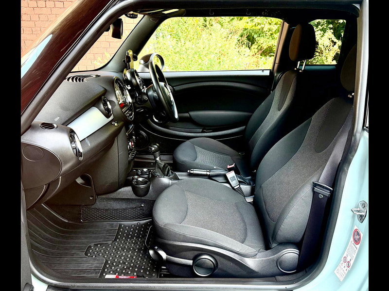 MINI Clubman 1.6 Cooper Auto 5dr