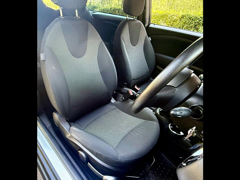 MINI Clubman 1.6 Cooper Auto 5dr