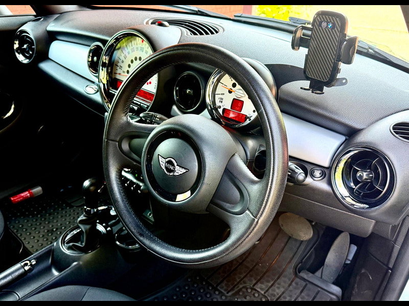 MINI Clubman 1.6 Cooper Auto 5dr