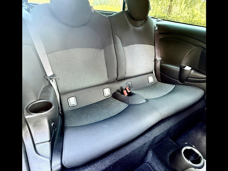 MINI Clubman 1.6 Cooper Auto 5dr