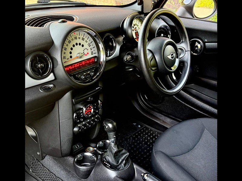 MINI Clubman 1.6 Cooper Auto 5dr