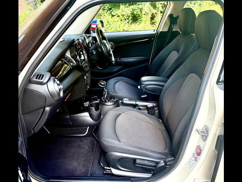 MINI Hatch 1.5 Petrol Cooper Auto Euro 6 (s/s) 5dr