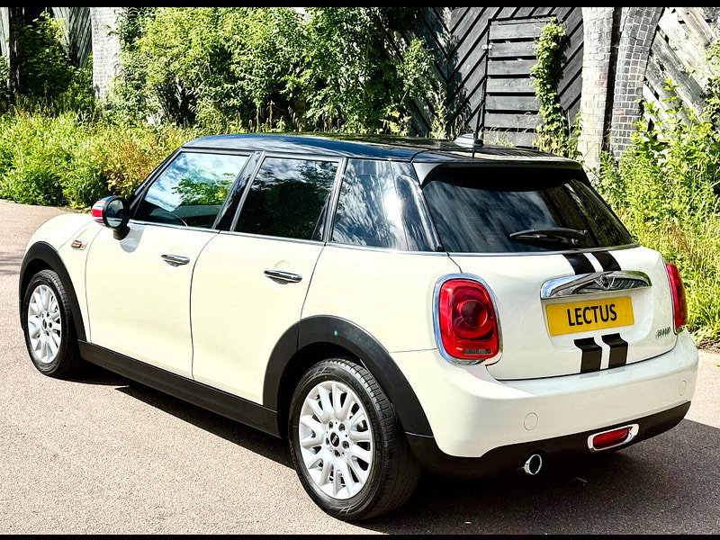 MINI Hatch 1.5 Petrol Cooper Auto Euro 6 (s/s) 5dr