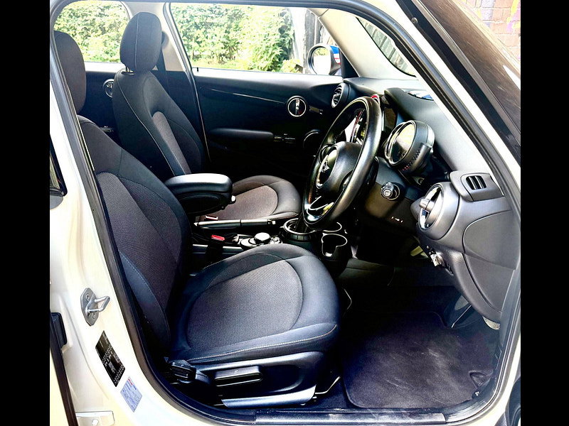 MINI Hatch 1.5 Petrol Cooper Auto Euro 6 (s/s) 5dr