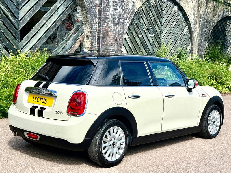 MINI Hatch 1.5 Petrol Cooper Auto Euro 6 (s/s) 5dr