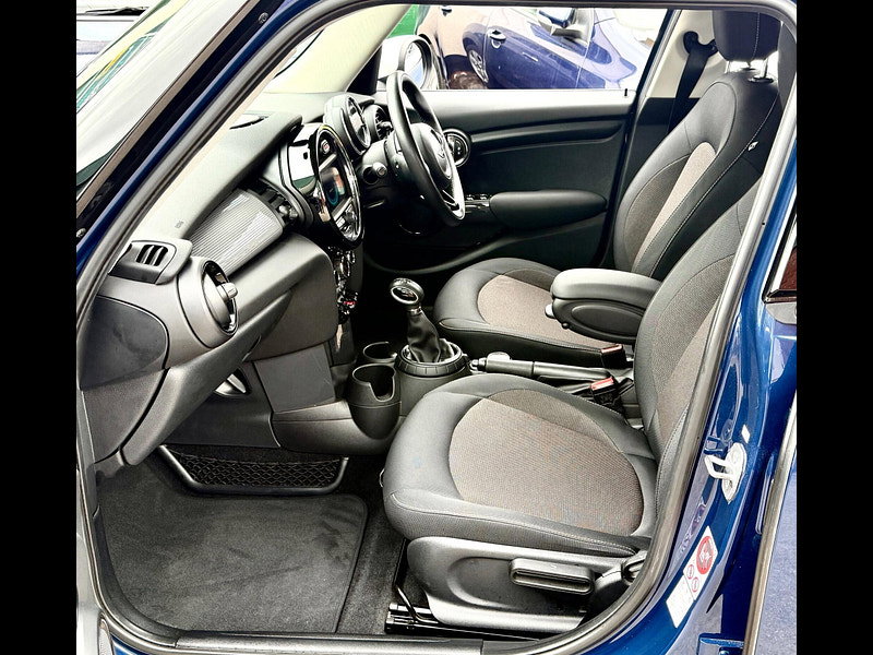 MINI Hatch 1.5 Cooper Auto Petrol Euro 6 (s/s) 5dr