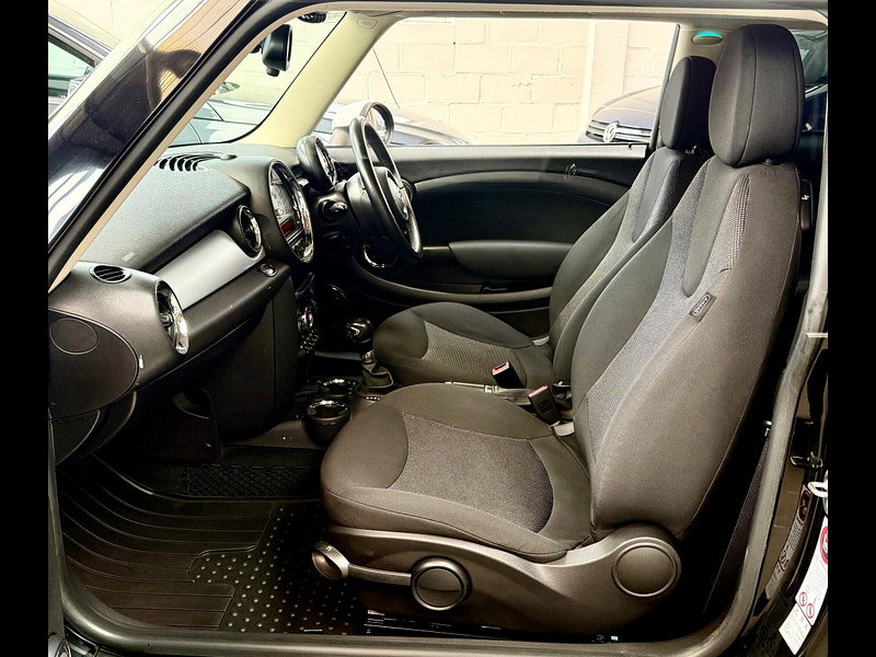 MINI Hatch 1.6 Cooper Auto Euro 5 3dr
