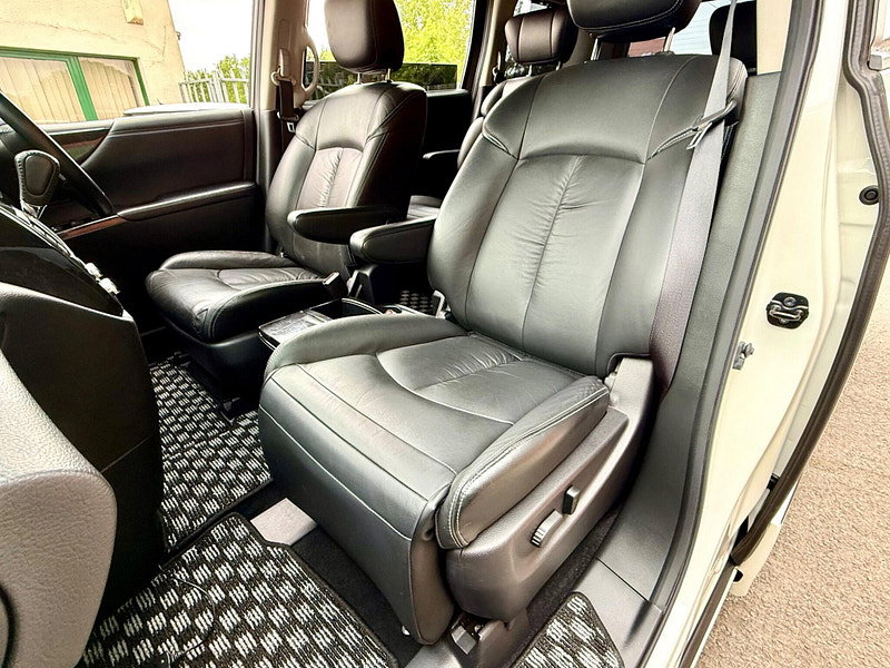 Nissan Elgrand Rider Black Line Edition 2.5 Petrol