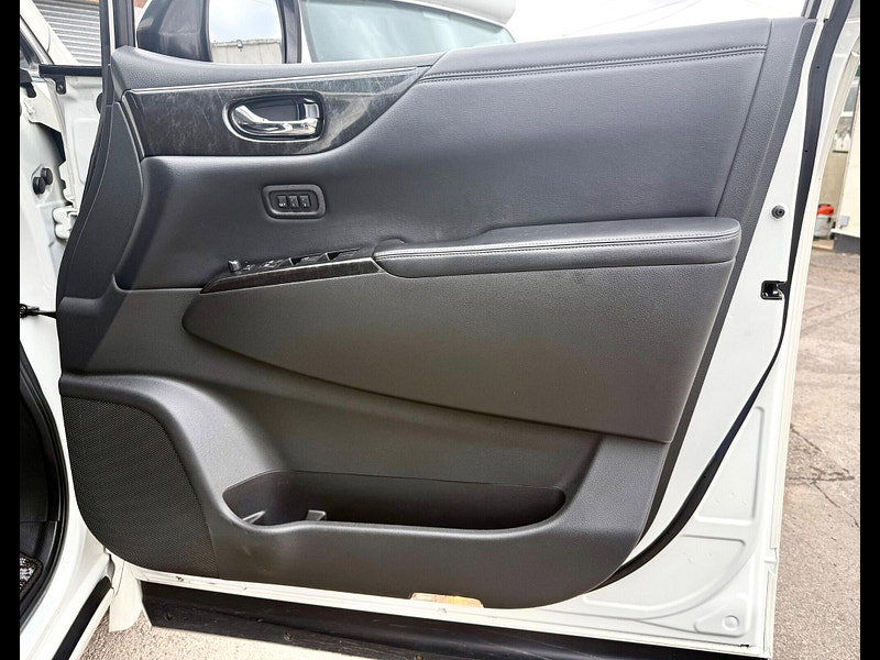 Nissan Elgrand Rider Black Line Edition 2.5 Petrol