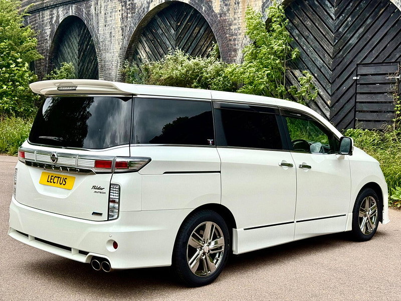 Nissan Elgrand Rider Black Line Edition 2.5 Petrol