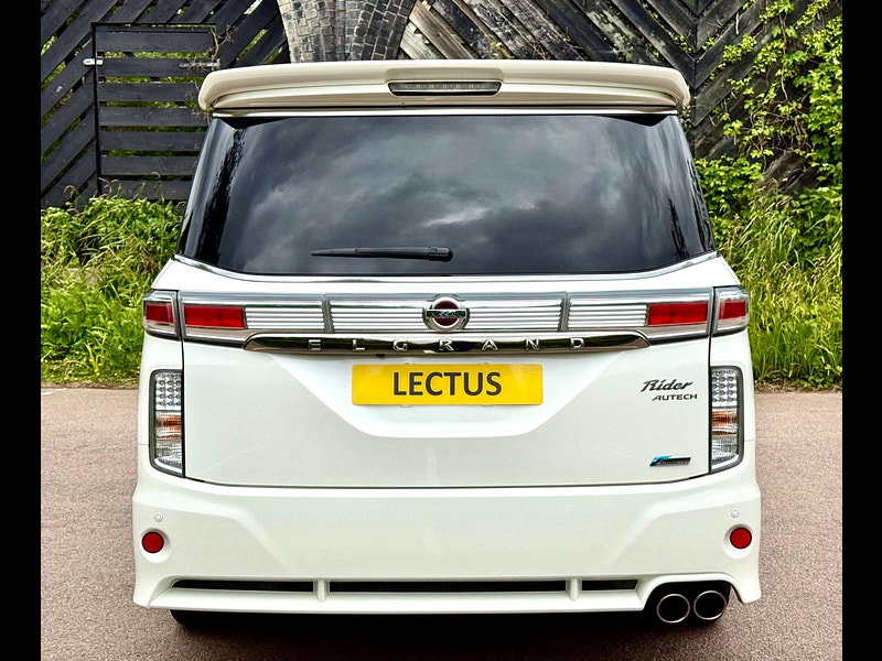 Nissan Elgrand Rider Black Line Edition 2.5 Petrol