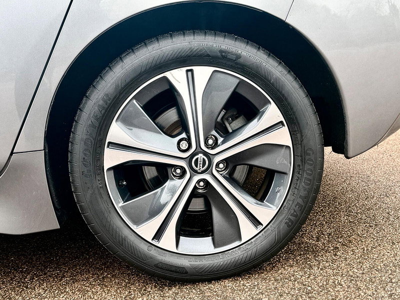 Nissan Leaf 40kWh N-Connecta Auto 5dr