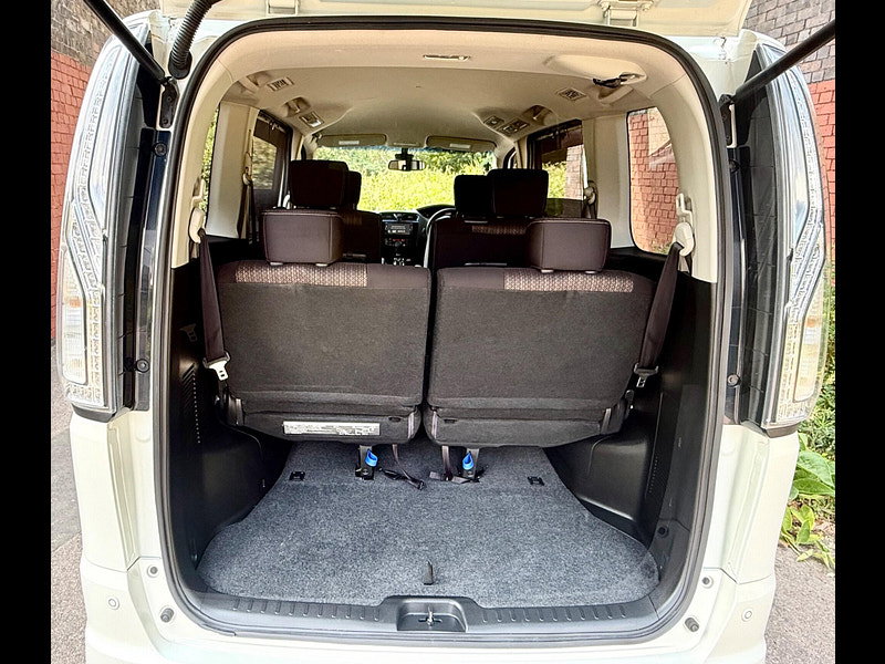 Nissan Serena 2.0 HYBRID HIGHWAY STAR ADVANCED SAFETY