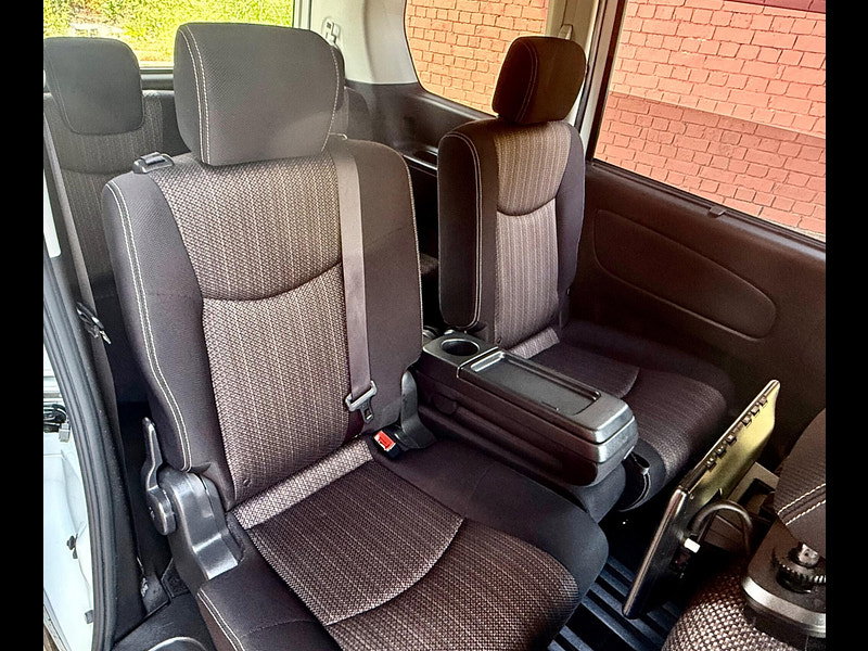 Nissan Serena 2.0 HYBRID HIGHWAY STAR ADVANCED SAFETY